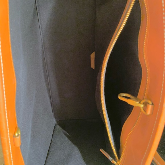 Gucci Tote-Discontinued! - Picture 5 of 14